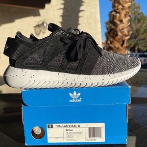 NWT - Adidas Originals Women's Black Tubular Viral Shoes